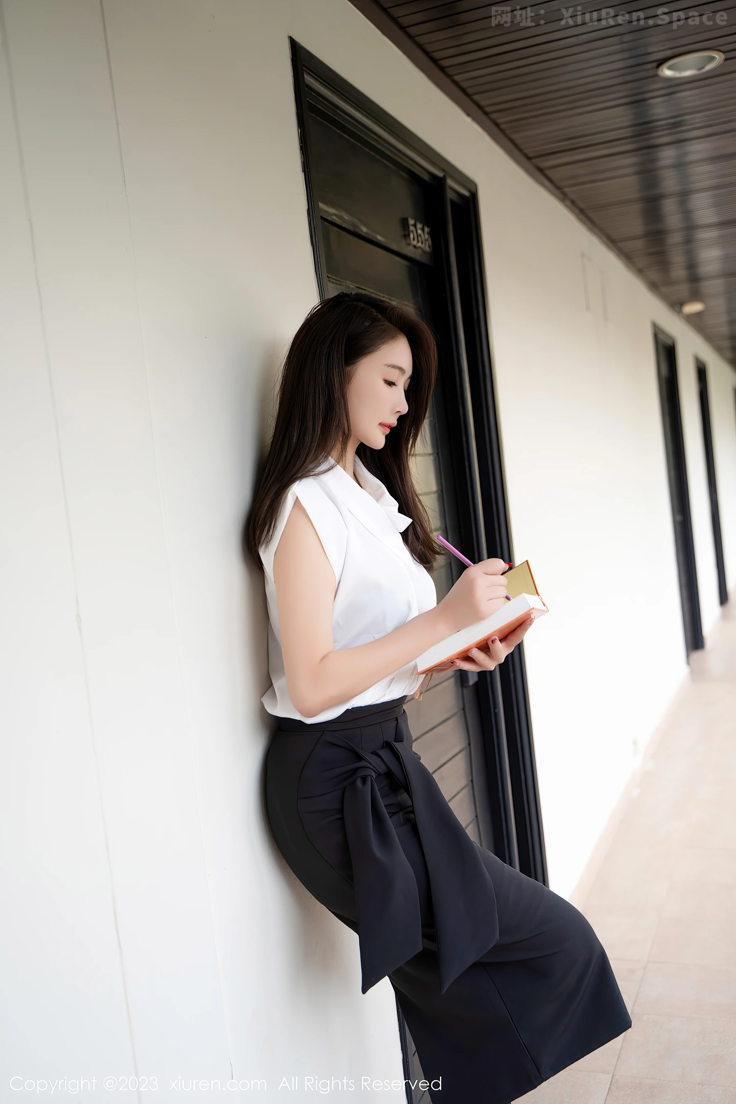 图片[2]-[XiuRen秀人网]VOL.7270 模特Summer宝宝性感黑色蕾丝内衣配黑丝袜秀曼妙身姿诱惑写真59P-秀人网官方网站